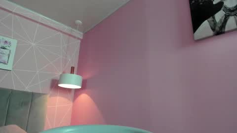 Snapshot of dolly_zoe chatting on February 25, 2025, 4:24 am Call me Zoe online show from February 25, 2025, 4:24 am