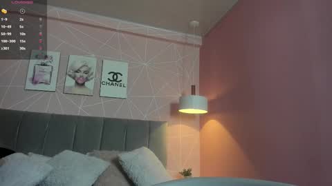 Snapshot of dolly_zoe chatting on October 21, 2025, 10:32 pm Call me Zoe  online show from October 21, 2025, 10:32 pm