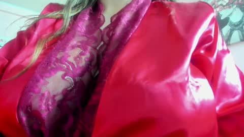 Snapshot of dolly_zoe chatting on October 24, 2025, 4:42 am Call me Zoe  online show from October 24, 2025, 4:42 am