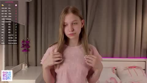 Emilia online show from October 18, 2025, 6:08 pm