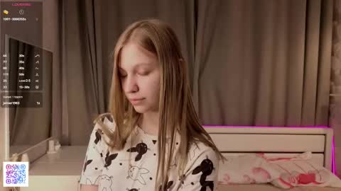 Emilia online show from October 23, 2025, 6:17 pm