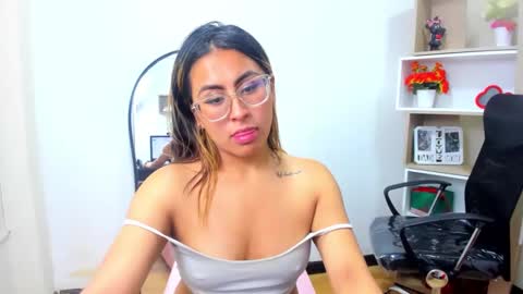 dollyjuicy1 online show from January 20, 2025, 12:36 am