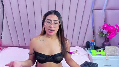 dollyjuicy1 online show from January 22, 2025, 4:02 am