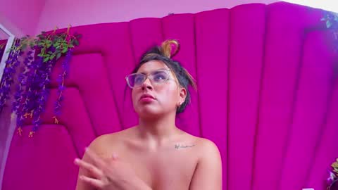 dollyjuicy1 online show from February 1, 2025, 7:44 pm