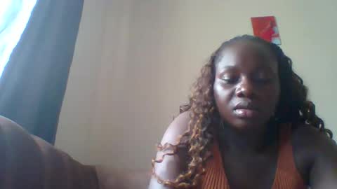 dollyvee online show from May 5, 2026, 12:02 pm