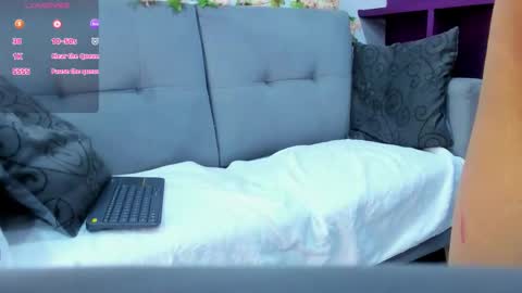 Snapshot of dollywood_ chatting on October 3, 2025, 8:28 pm DollyWood online show from October 3, 2025, 8:28 pm