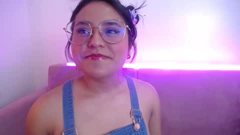 Snapshot of dollywood_ chatting on October 15, 2025, 8:20 pm DollyWood online show from October 15, 2025, 8:20 pm