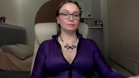DOM MUMMY online show from January 26, 2025, 6:58 pm