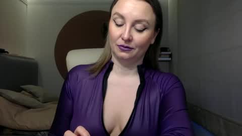 DOM MUMMY online show from February 18, 2025, 6:26 am