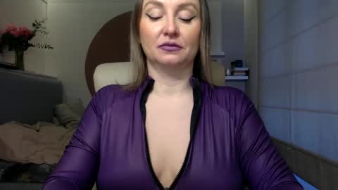 DOM MUMMY online show from February 20, 2025, 6:50 am