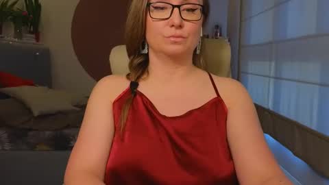 Snapshot of dom_mummy chatting on April 2, 2026, 2:15 pm DOM MUMMY online show from April 2, 2026, 2:15 pm