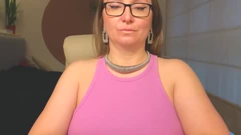 Snapshot of dom_mummy chatting on April 26, 2026, 6:44 am DOM MUMMY online show from April 26, 2026, 6:44 am