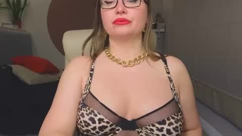 Snapshot of dom_mummy chatting on April 29, 2026, 5:52 pm DOM MUMMY online show from April 29, 2026, 5:52 pm