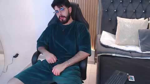 Snapshot of domboy_ chatting on May 26, 2026, 8:49 pm domboy online show from May 26, 2026, 8:49 pm
