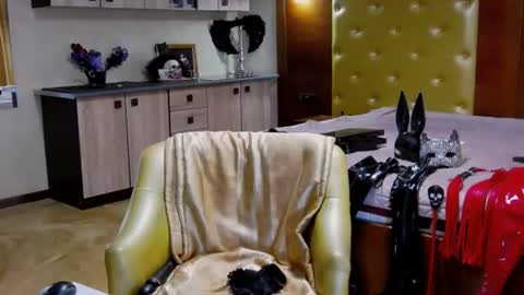domcaprisse online show from July 28, 2026, 12:59 pm
