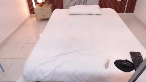 Snapshot of domenica_west chatting on October 19, 2025, 12:28 pm domenica online show from October 19, 2025, 12:28 pm