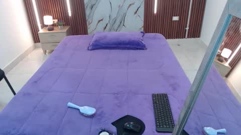 Snapshot of domenica_west chatting on October 22, 2025, 12:27 pm domenica online show from October 22, 2025, 12:27 pm