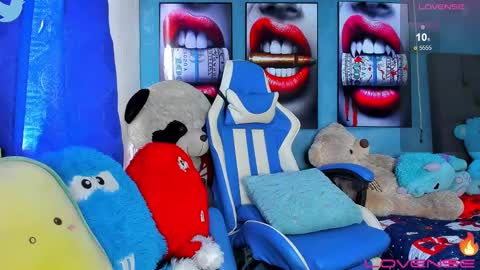 Snapshot of domenique_stoll chatting on January 8, 2025, 2:14 pm DAVID 3 online show from January 8, 2025, 2:14 pm