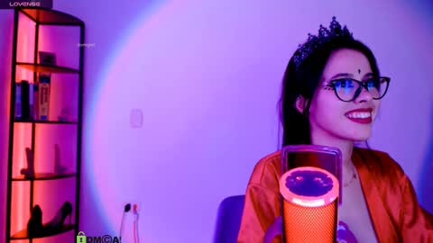 Snapshot of domgiirl chatting on December 11, 2024, 9:34 pm Mistress online show from December 11, 2024, 9:34 pm