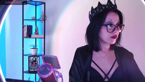 Snapshot of domgiirl chatting on October 14, 2025, 4:30 pm Mistress online show from October 14, 2025, 4:30 pm