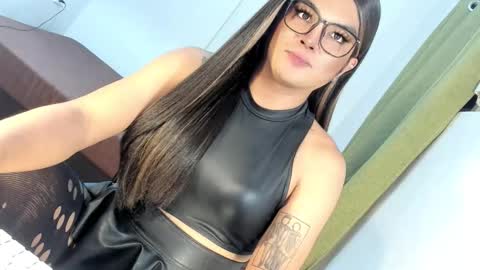 ANGELA online show from November 3, 2025, 7:59 pm