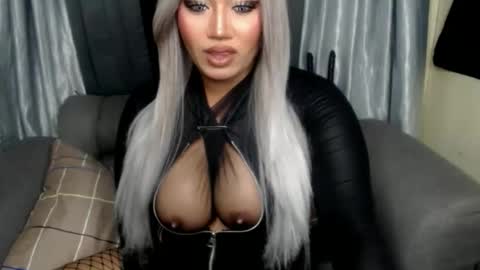 dominant10inchcock online show from November 7, 2025, 11:21 am