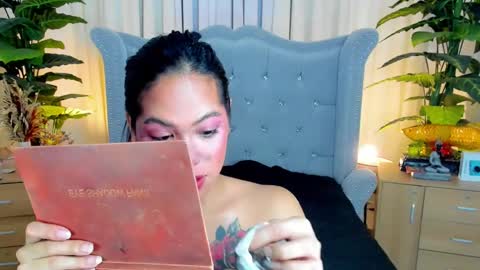 Snapshot of dominantgoddessontop chatting on December 10, 2024, 5:39 am CALL ME BABY BELLA online show from December 10, 2024, 5:39 am