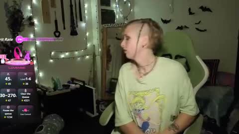 Snapshot of dominantman18064 chatting on October 16, 2025, 10:55 pm Bigbearnbunnyboy online show from October 16, 2025, 10:55 pm