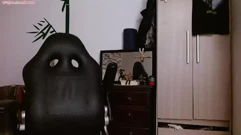 Snapshot of dominantthewolf chatting on April 29, 2026, 9:46 am Logan - INDEPENDET MODEL online show from April 29, 2026, 9:46 am