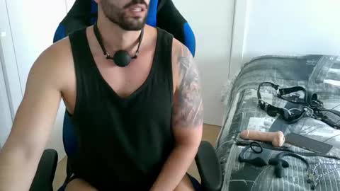 Snapshot of dominatedtitan chatting on September 16, 2025, 10:38 am DominatedTitan online show from September 16, 2025, 10:38 am