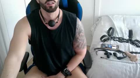 Snapshot of dominatedtitan chatting on November 9, 2025, 2:15 pm DominatedTitan online show from November 9, 2025, 2:15 pm