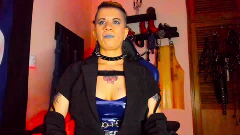 Snapshot of dominatrixblue chatting on January 17, 2025, 4:15 pm Dom Blue online show from January 17, 2025, 4:15 pm