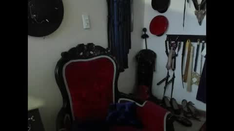 Snapshot of dominatrixblue chatting on October 19, 2025, 8:04 am Dom Blue online show from October 19, 2025, 8:04 am