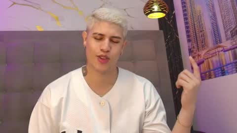 DOMI online show from May 7, 2026, 3:45 am