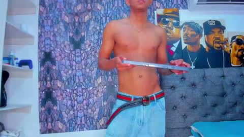 dominic_smith_ online show from February 6, 2025, 1:49 am