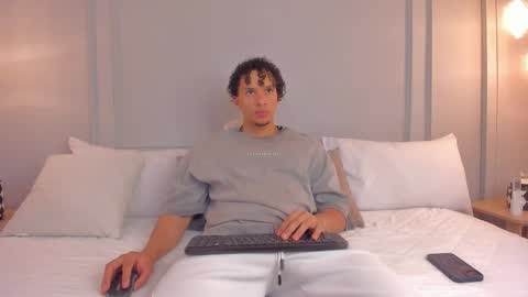 Dominick Star online show from December 2, 2025, 4:18 am