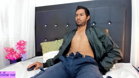 dominikx_ online show from February 18, 2026, 12:01 pm