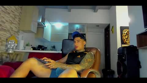 Snapshot of dominiofit chatting on October 15, 2025, 2:22 am Only fans Ronnie col---InstaRonniecolleman  online show from October 15, 2025, 2:22 am