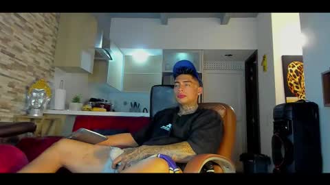 Snapshot of dominiofit chatting on October 20, 2025, 2:23 am Only fans Ronnie col---InstaRonniecolleman  online show from October 20, 2025, 2:23 am