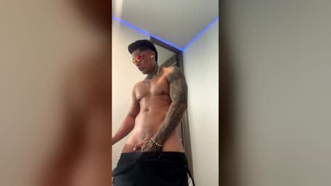 Snapshot of dominiofit chatting on May 3, 2026, 2:01 pm Only fans Ronnie col---InstaRonniecolleman online show from May 3, 2026, 2:01 pm