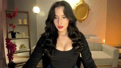 Dominique online show from January 10, 2025, 8:37 pm