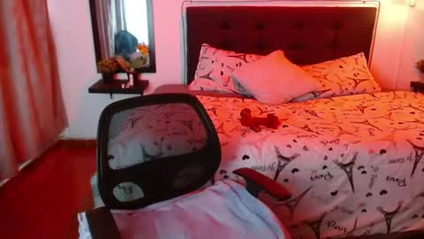 Snapshot of domink_gilr chatting on July 1, 2026, 7:13 pm D O M I N K online show from July 1, 2026, 7:13 pm