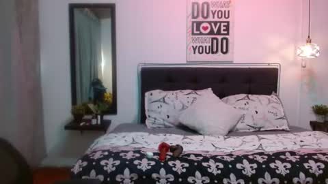 Snapshot of domink_gilr chatting on July 13, 2026, 7:27 pm D O M I N K online show from July 13, 2026, 7:27 pm