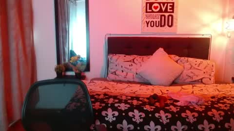 Snapshot of domink_gilr chatting on August 5, 2026, 7:28 pm D O M I N K online show from August 5, 2026, 7:28 pm