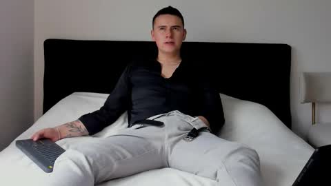 DONHALPA online show from February 1, 2026, 9:13 pm