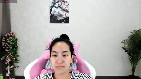 Aura online show from November 5, 2025, 2:11 am