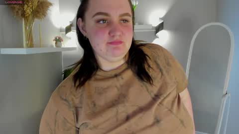 donnaa_june online show from April 1, 2026, 4:35 am