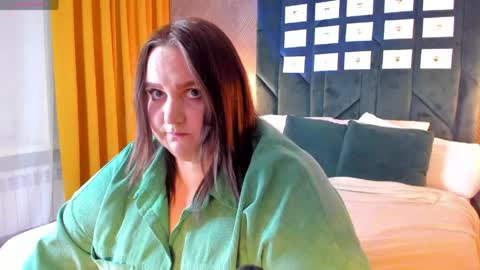 donnaa_june online show from April 10, 2026, 9:36 am