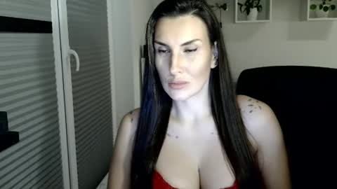 DonnaLive online show from October 27, 2025, 4:00 pm