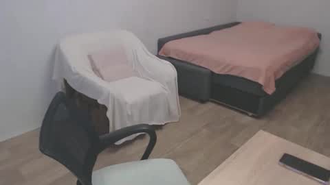 DonnaMagdalena online show from November 9, 2025, 12:03 pm